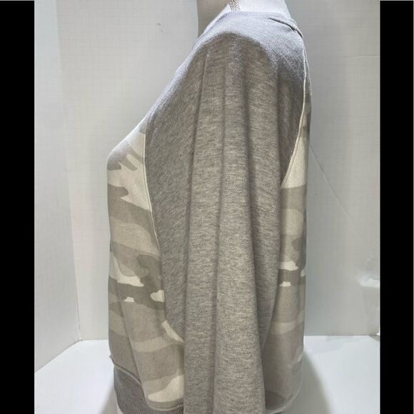 American Eagle Outfitters Camo Sweatshirt Size S - Picture 2 of 4